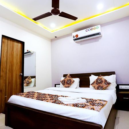 Hotel Blue Leaf Rajkot Dış mekan fotoğraf