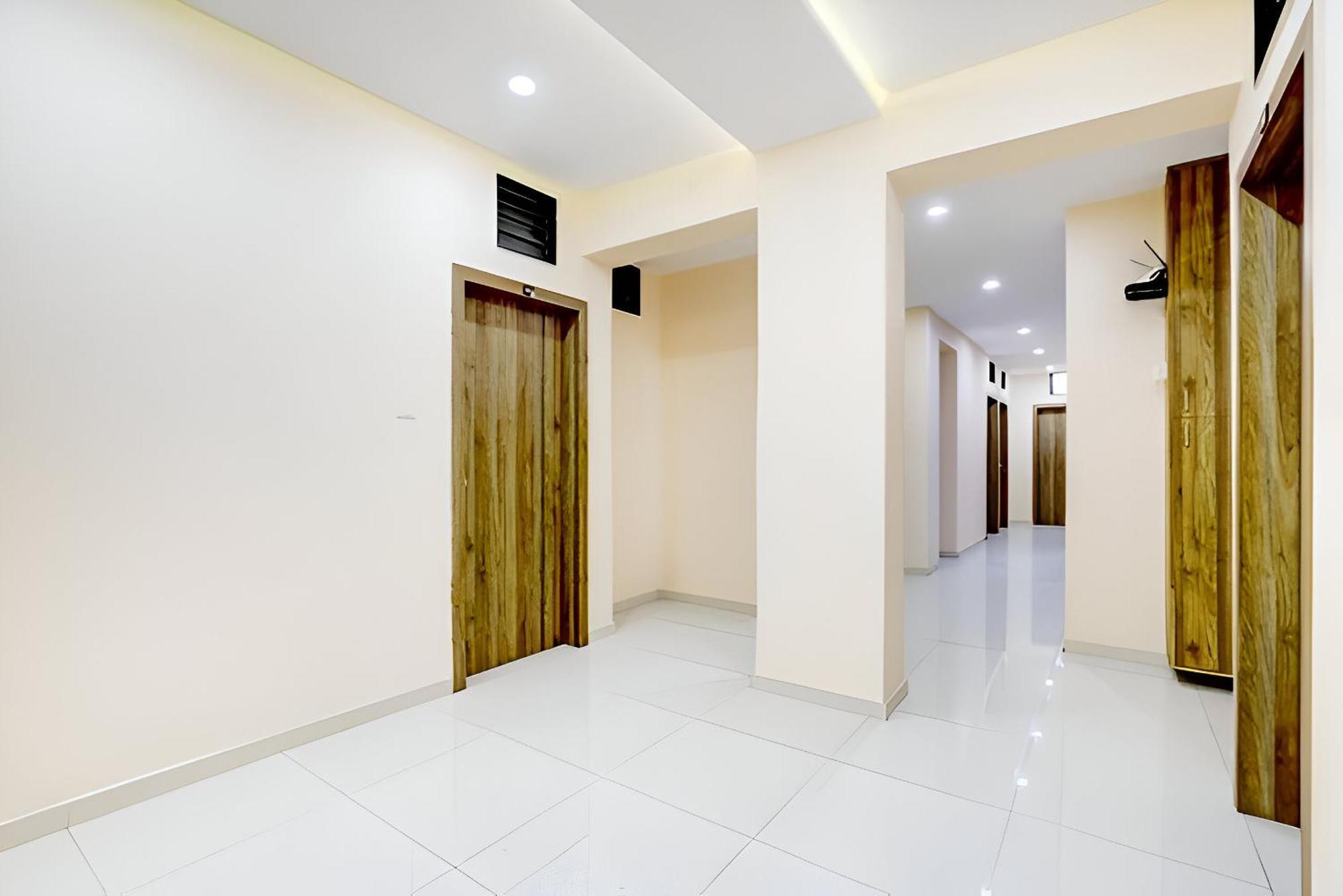 Hotel Blue Leaf Rajkot Dış mekan fotoğraf