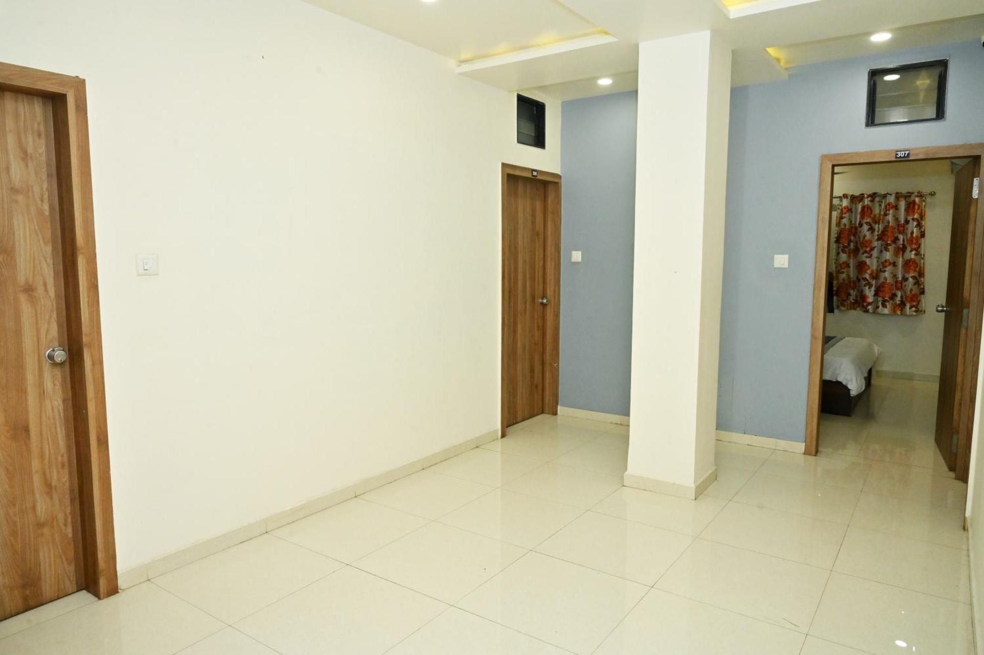 Hotel Blue Leaf Rajkot Dış mekan fotoğraf