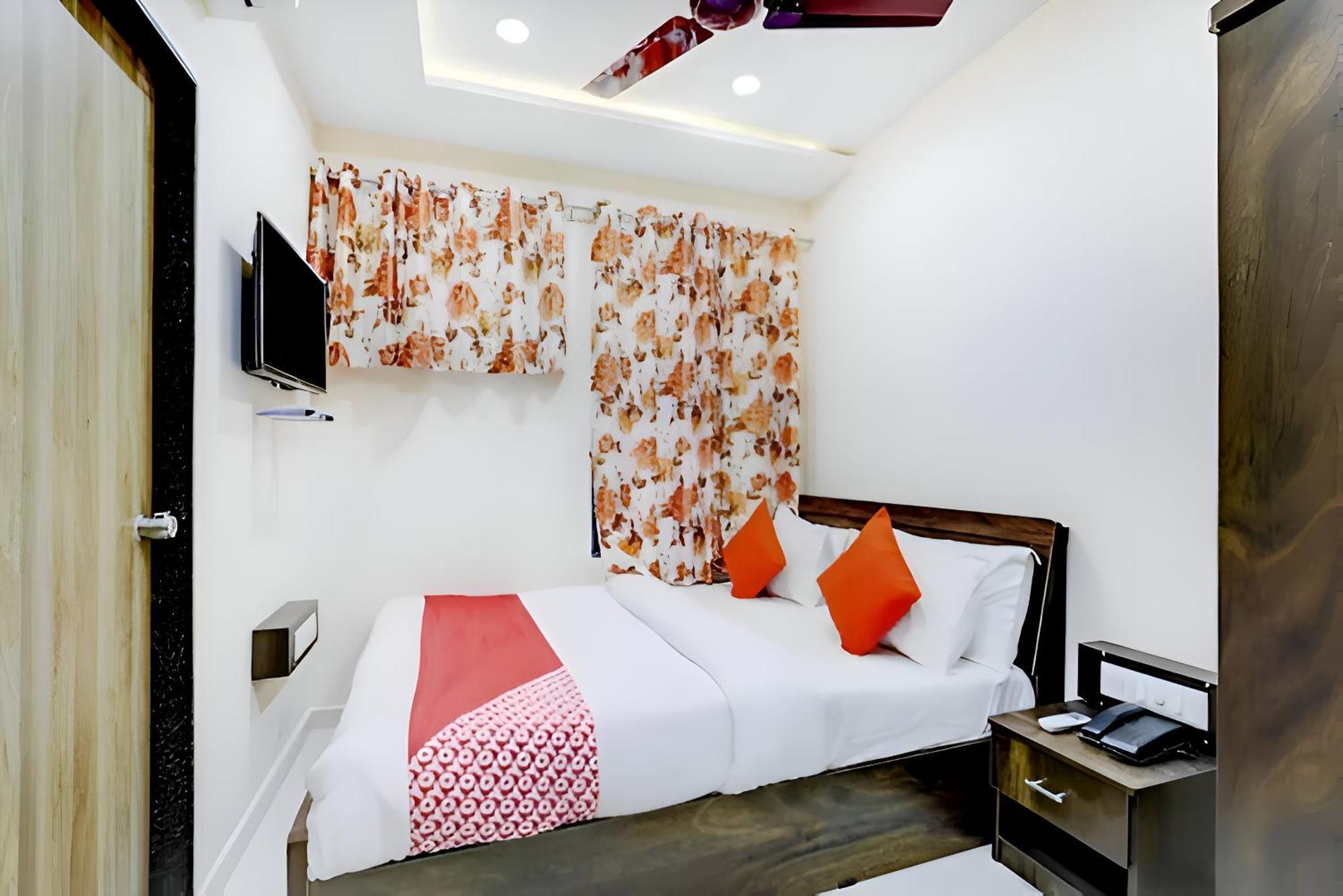 Hotel Blue Leaf Rajkot Dış mekan fotoğraf