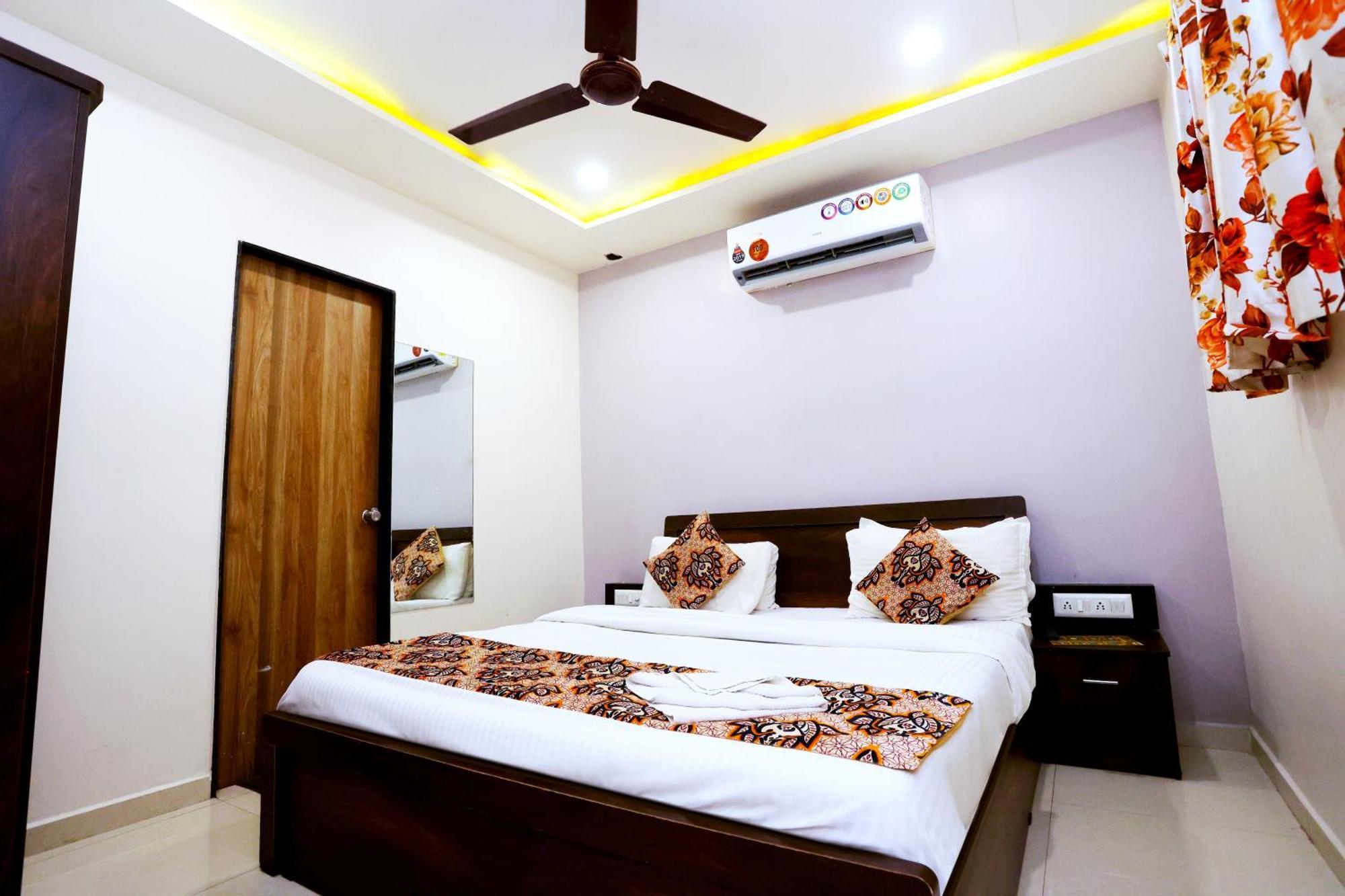 Hotel Blue Leaf Rajkot Dış mekan fotoğraf